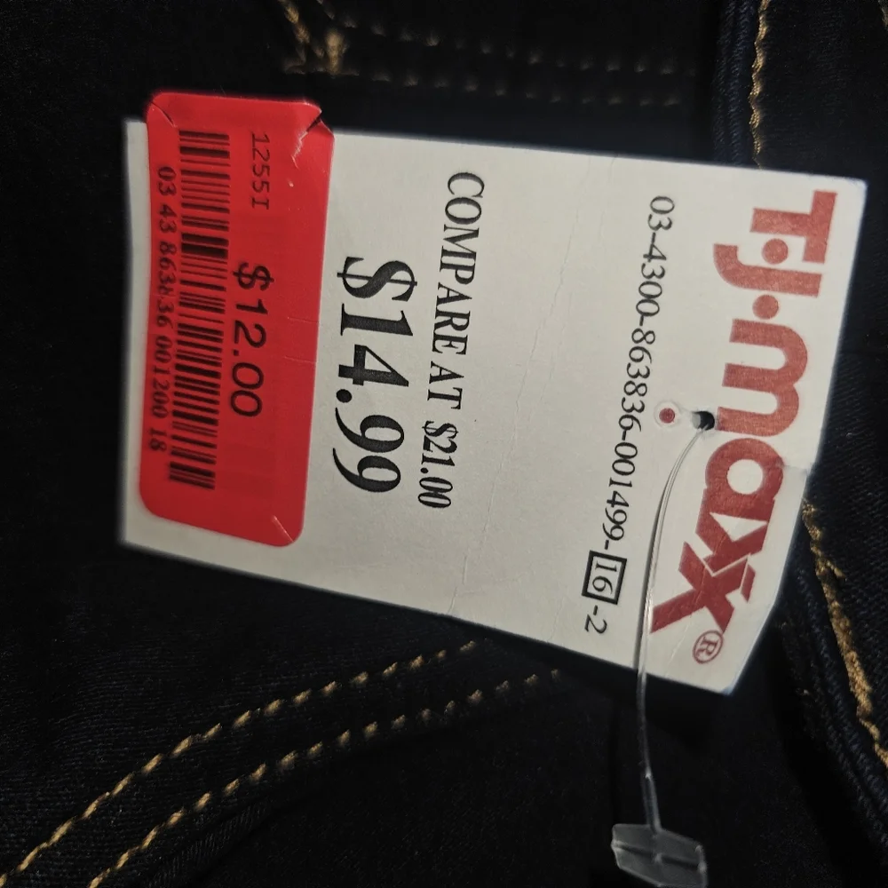 d. jeans Women's Dark Blue Jean Shorts - Picture 4 of 4